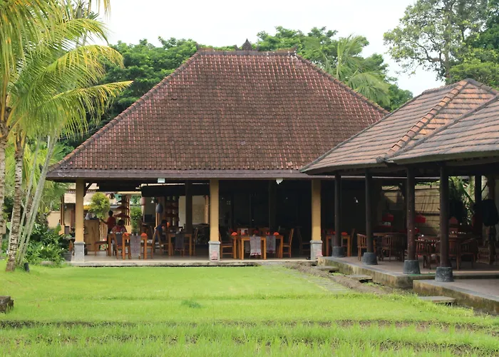 Saren Indah Hotel 3*
